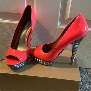 Spectacular Rachel Roy neon coral and metallic stud peep-toe pumps!